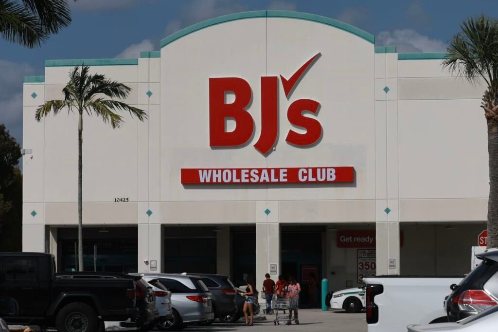 BJ’s Wholesale’s stock rises as outlook maintained, despite a sales miss and tariffs
