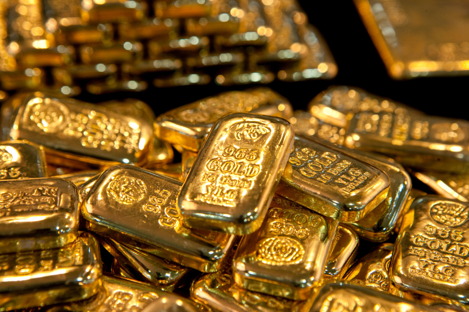 Gold tops $4,300, set for biggest weekly surge since 2008